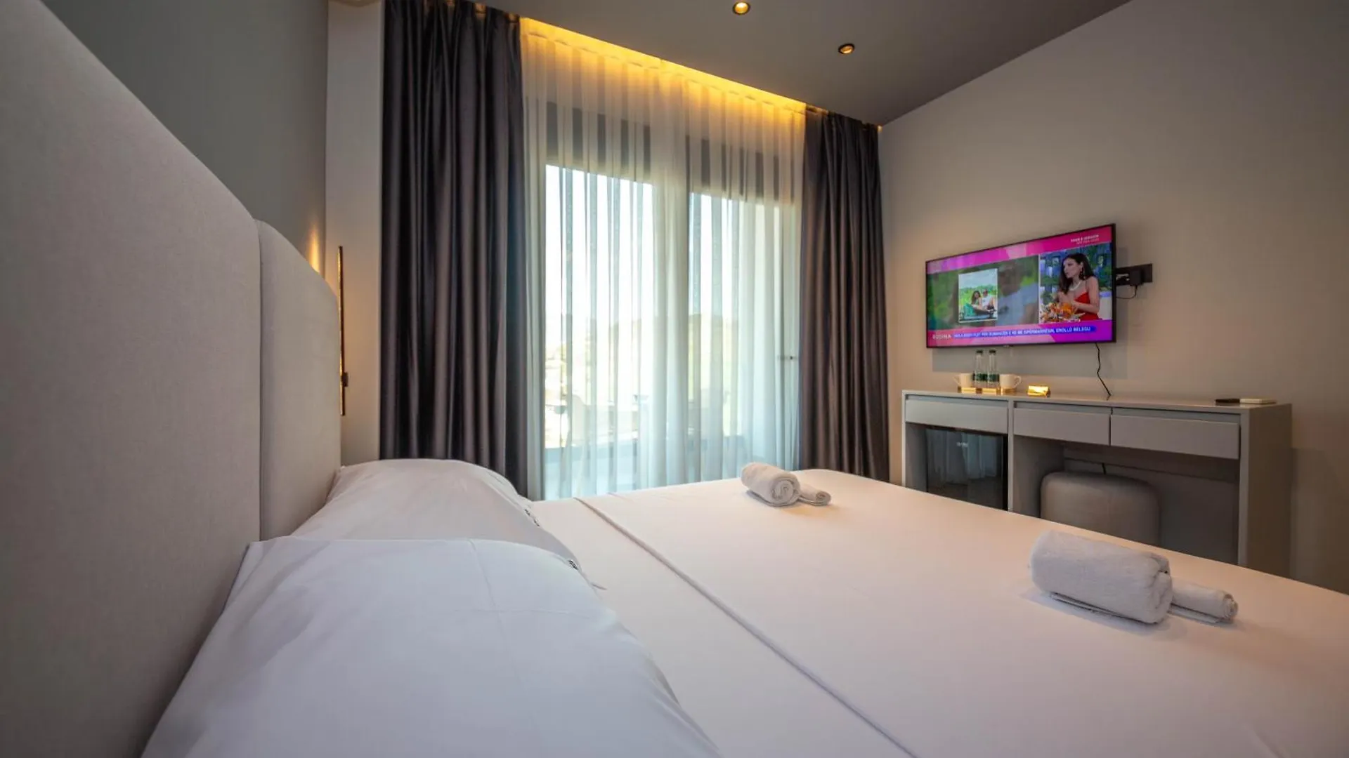 Lake View Rooms Ksamil Albanie