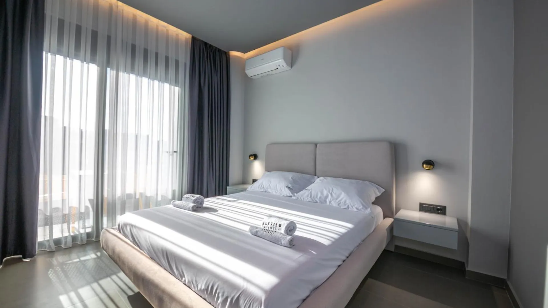 Lake View Rooms Ksamil Albanie