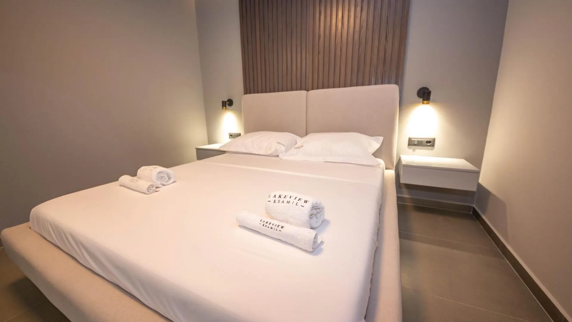 Lake View Rooms Ksamil Hotel