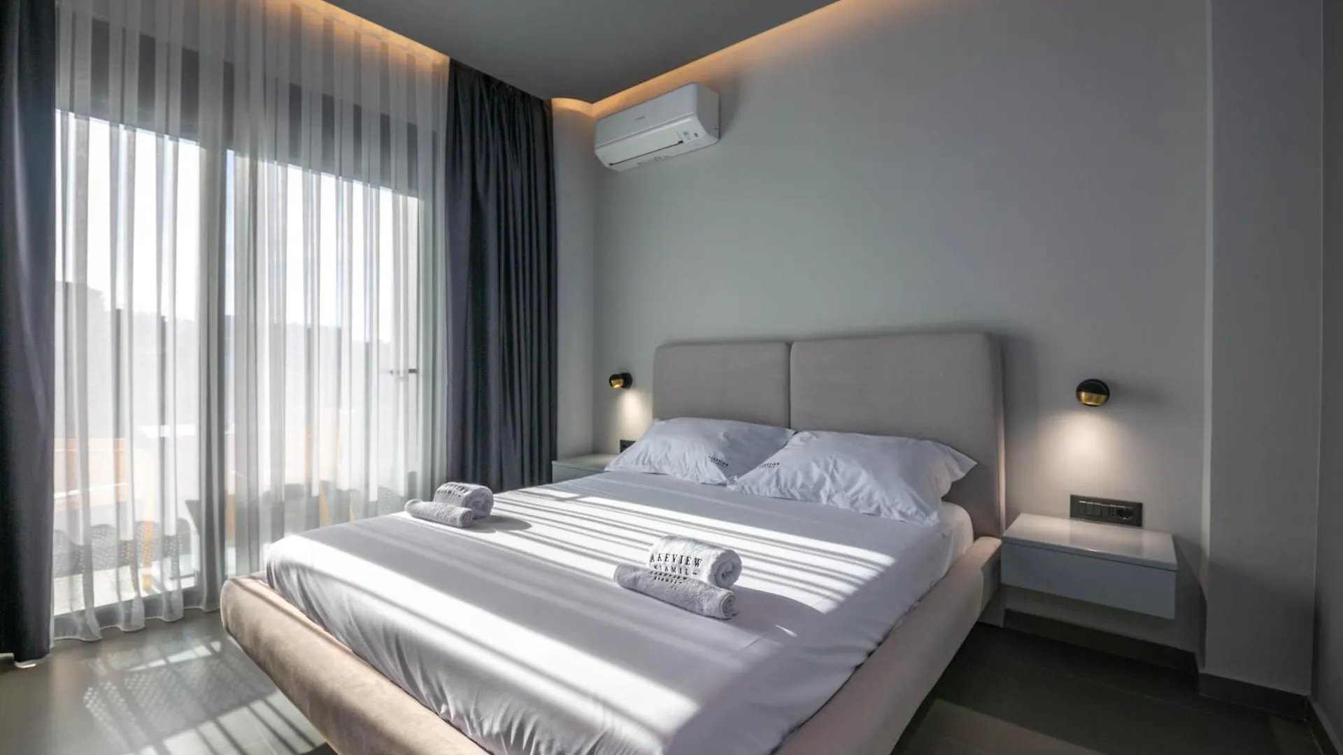 Lake View Rooms Ksamil Hotel