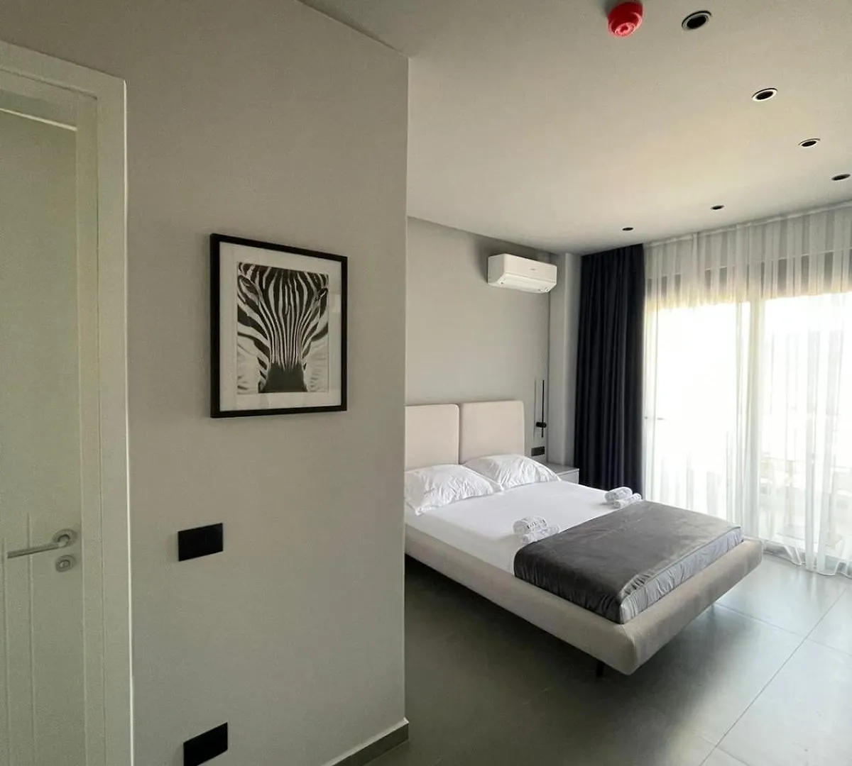 Lake View Rooms Ksamil Hotel