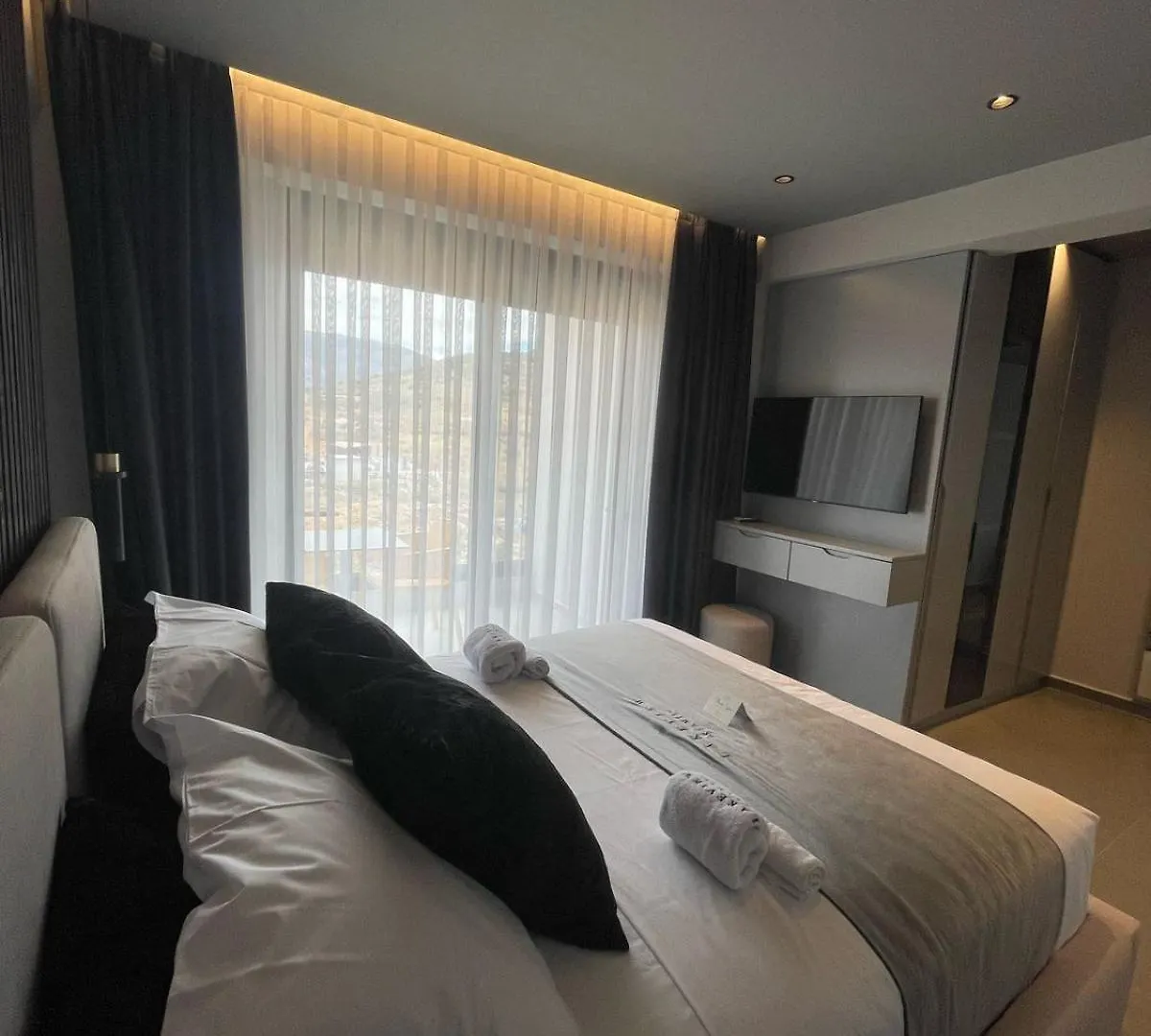 Lake View Rooms Ksamil Albanie