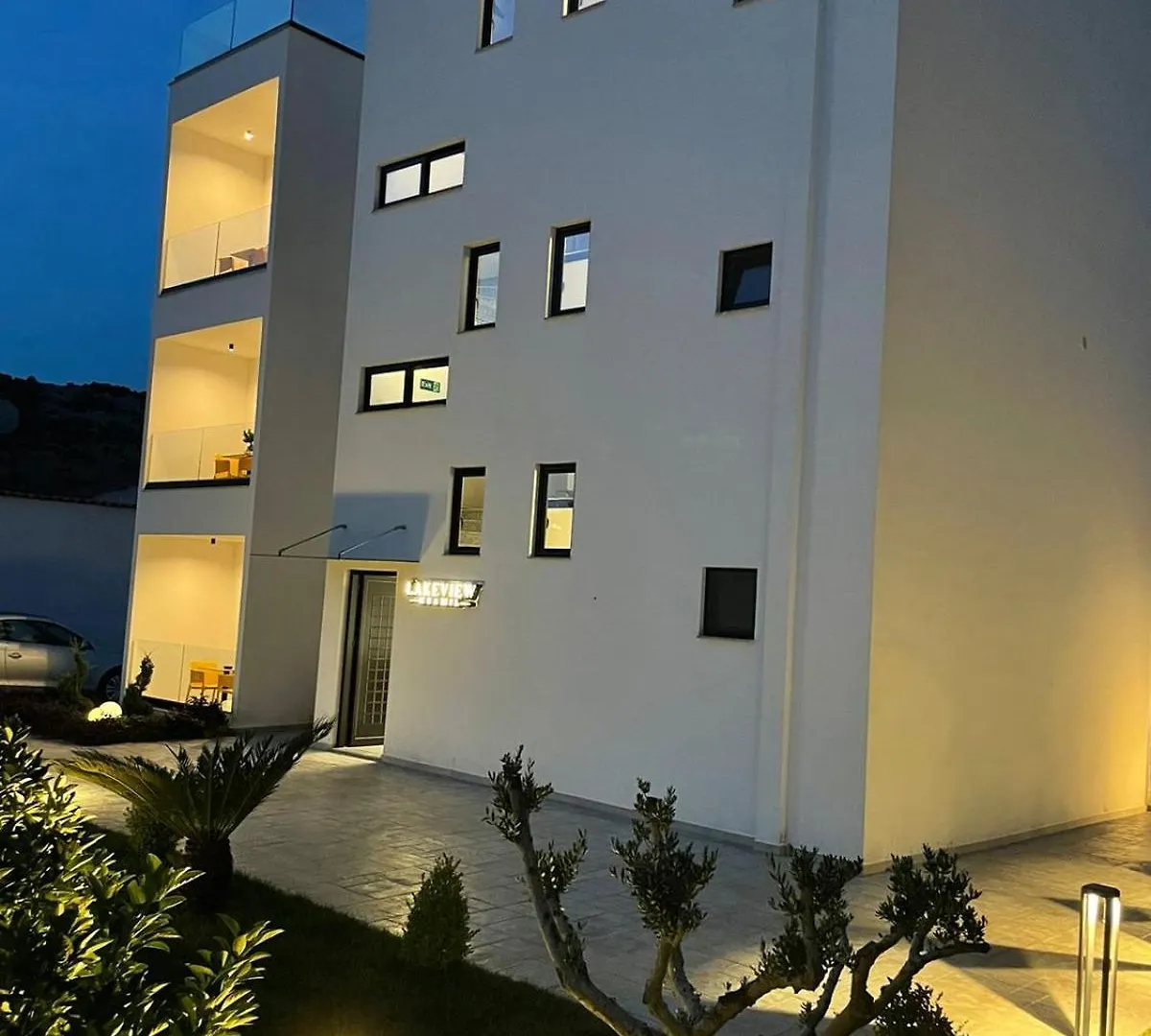 Lake View Rooms Ksamil Hotel