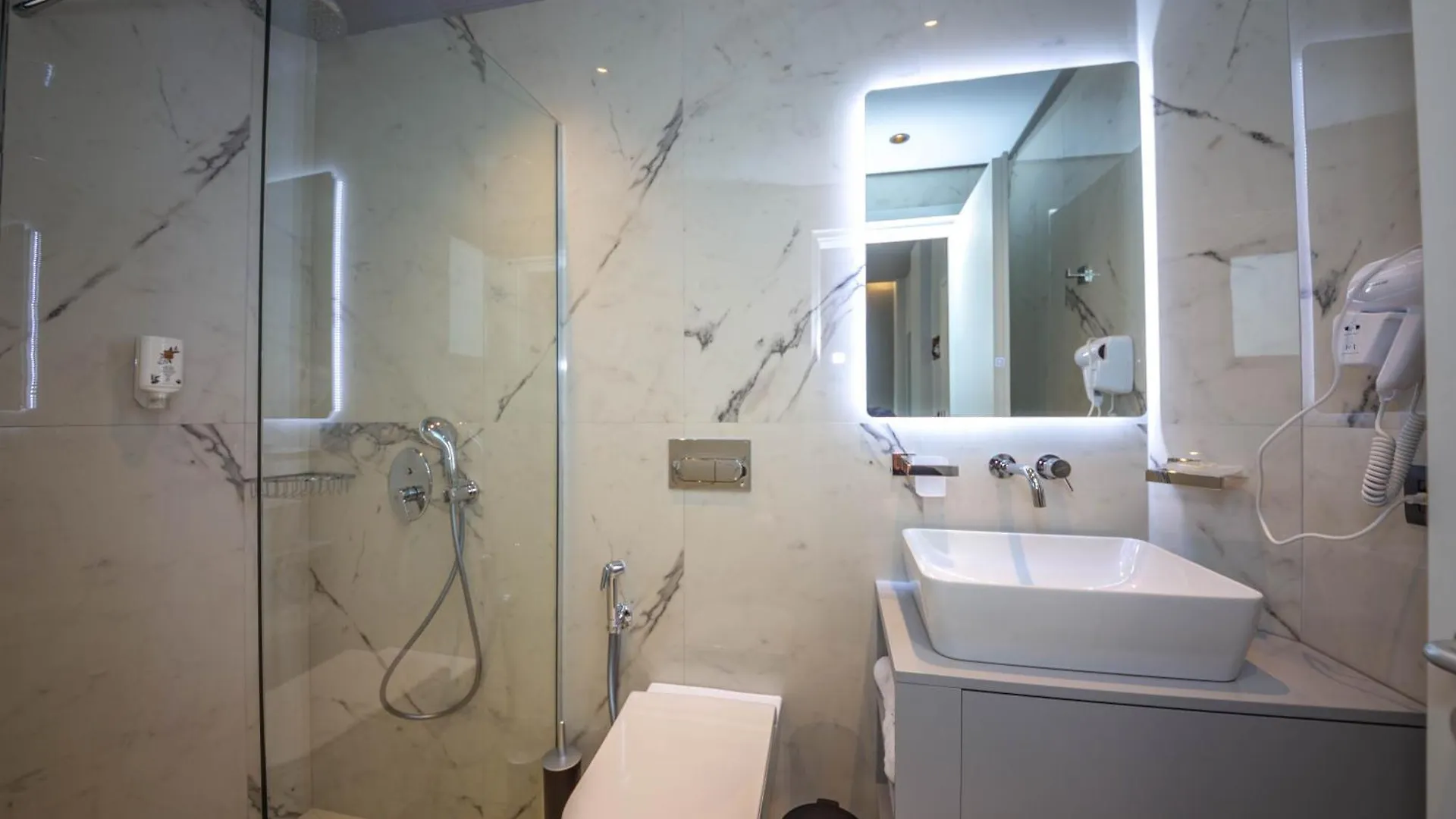 Hotel Lake View Rooms Ksamil