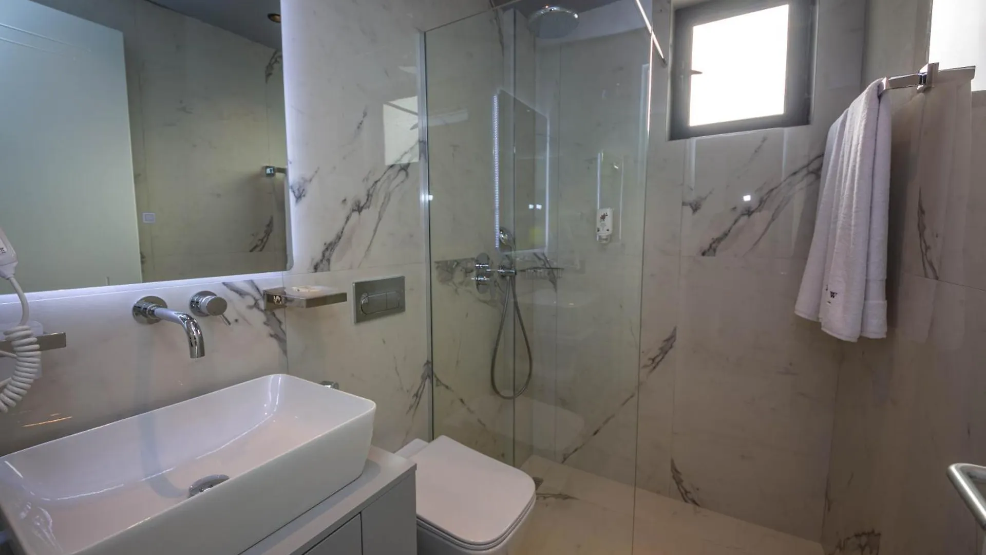 Lake View Rooms Ksamil 0*,