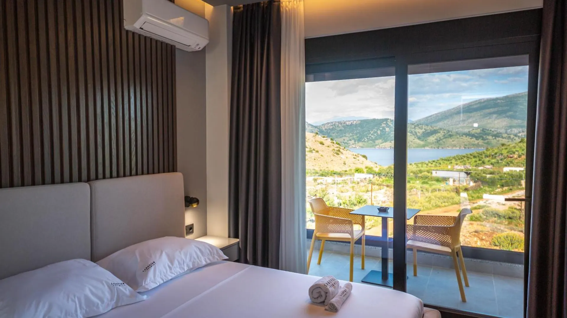 Lake View Rooms Ksamil location